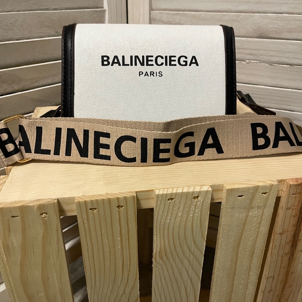Balineciega Crossbody